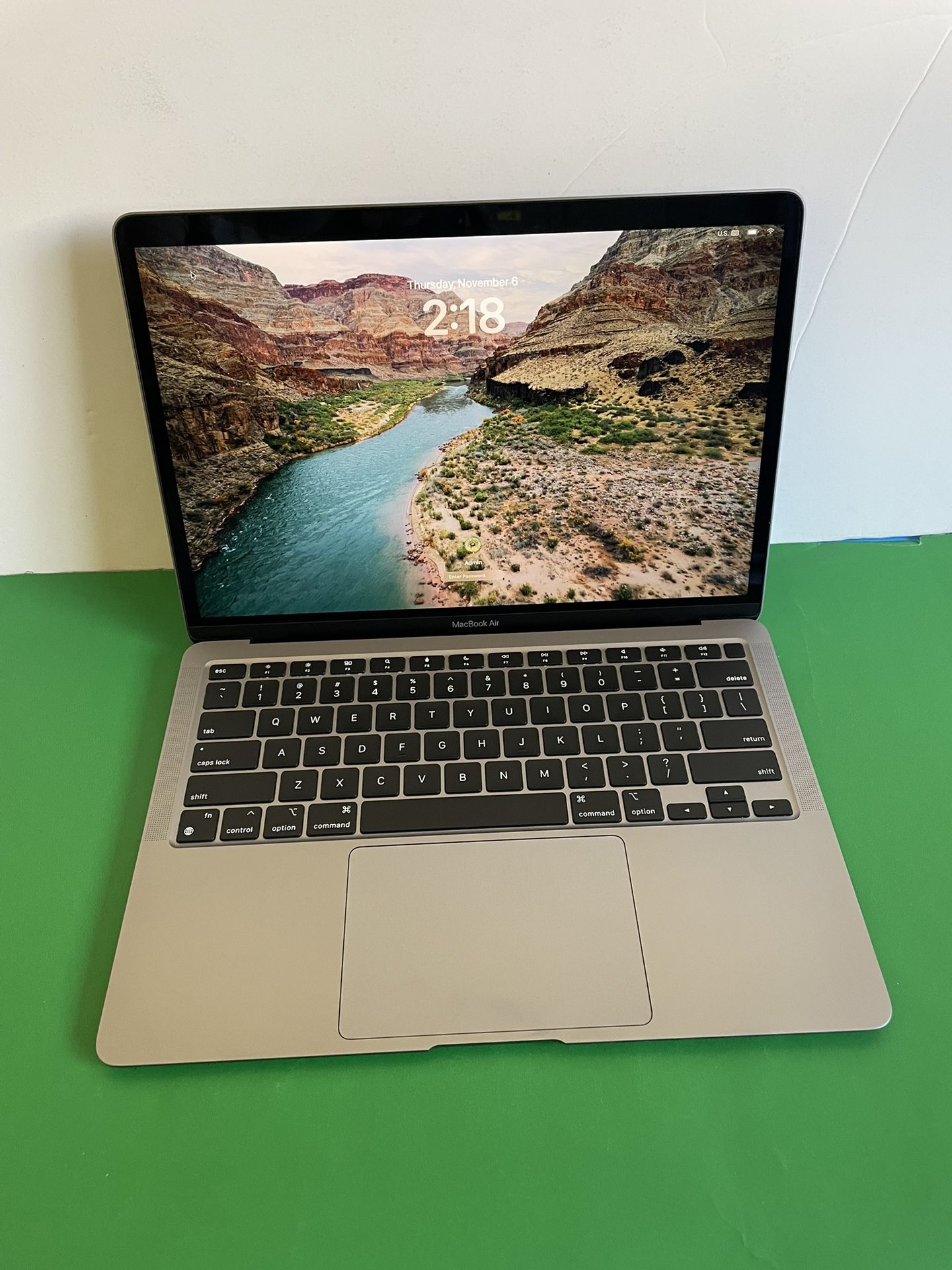 Apple MacBook Air 13 (2020 Model/ M1 chip) 8GB Memory 128GB storage works perfect (85% + battery) 