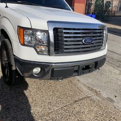F150 Head Lights Pair Ike New