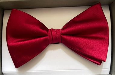 Jos A Bank Pre Tied Silk Bow tie 