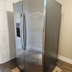 GE fridge side by side