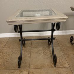 2 End Tables 