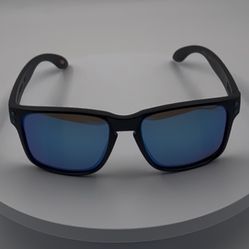 Oakley Holbrook Sunglasses – Black Frame, Blue/Brown Lenses