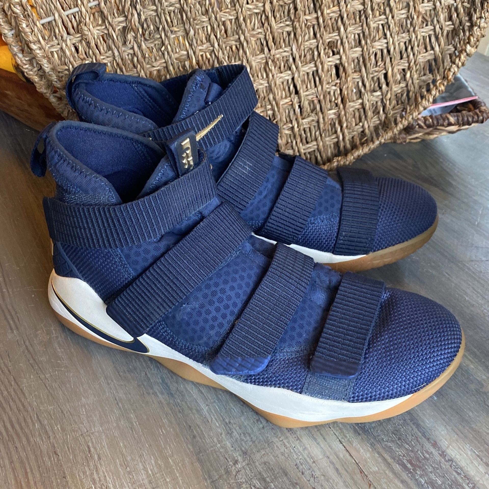 Nike LeBron Soldier 11 Caws Size 10 Men’s