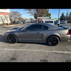 2004 Ford Mustang Mach 1