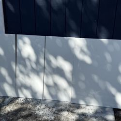 4 white table top panels