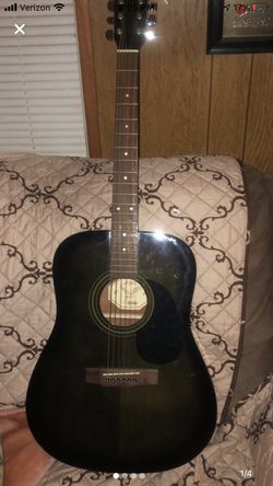 Acoustic Guitar (Green)