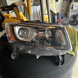 2015 Jeep Grand Cherokee Headlights