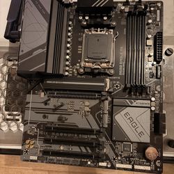 AM5 ATX Motherboard / Corsair PC Case 