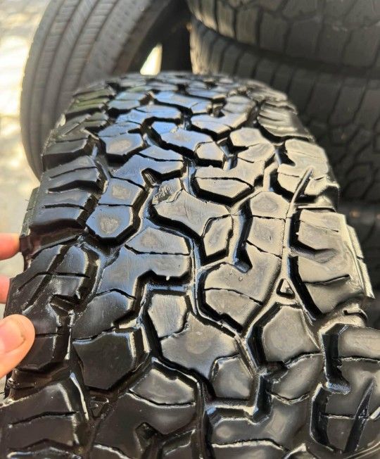 LT235/80R17 Bfgoodrich Ko2 Tire (1)