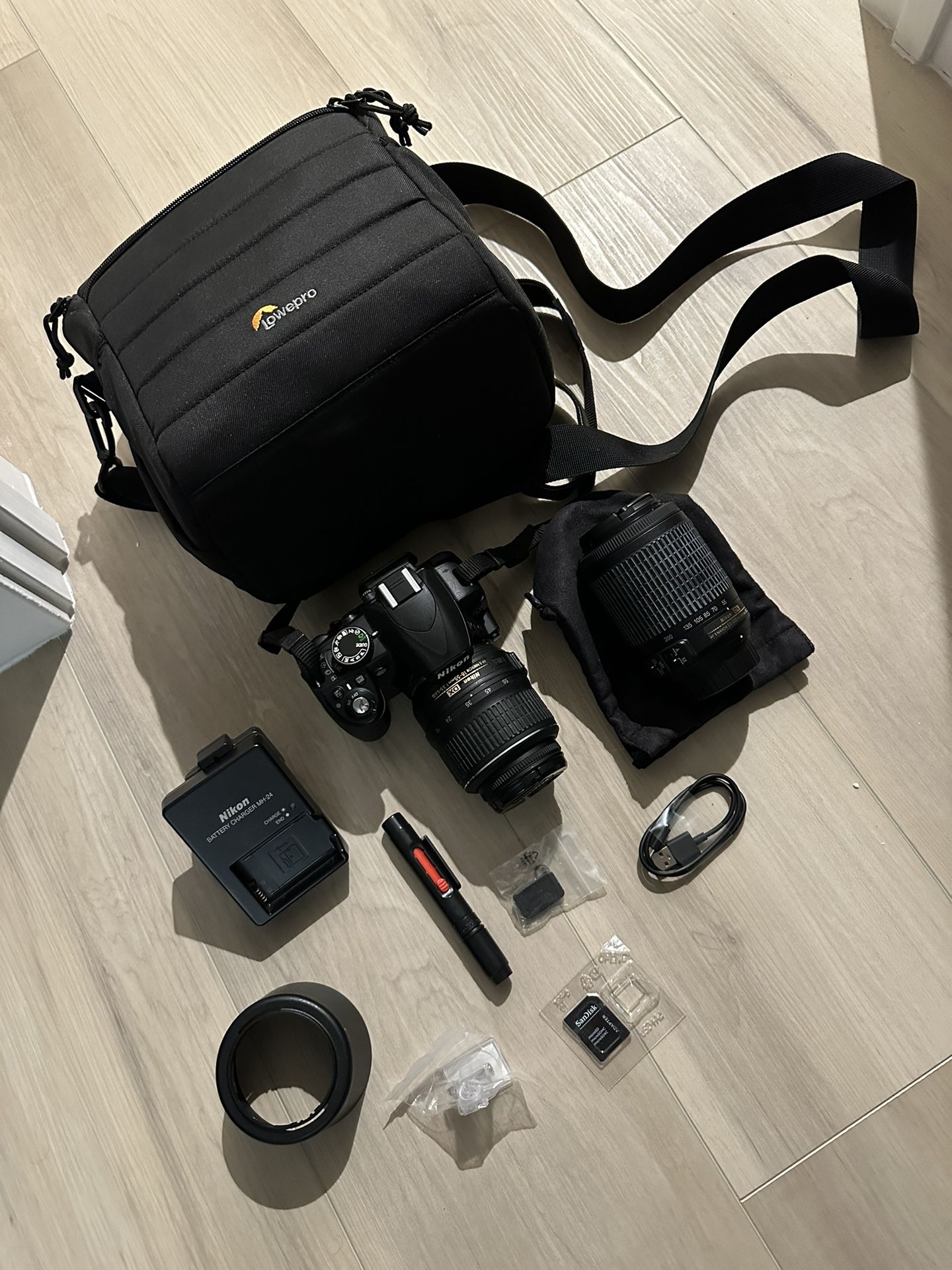 Selling Nikon D3100 + 55-200mm Lens +benro Tripod