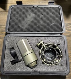 MXL 990 condenser microphone with XLR cable
