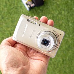 Olympus Stylus 14MP Digital Camera 