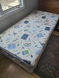 Twin Spring Mattress w/Box