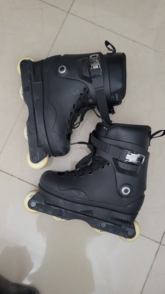 Black Them Aggressive Inline Skates