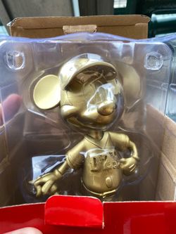 D23 Gold Mickey