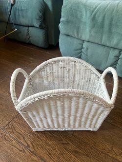 White Wicker Basket | Coastal Cottagecore Boho Decor