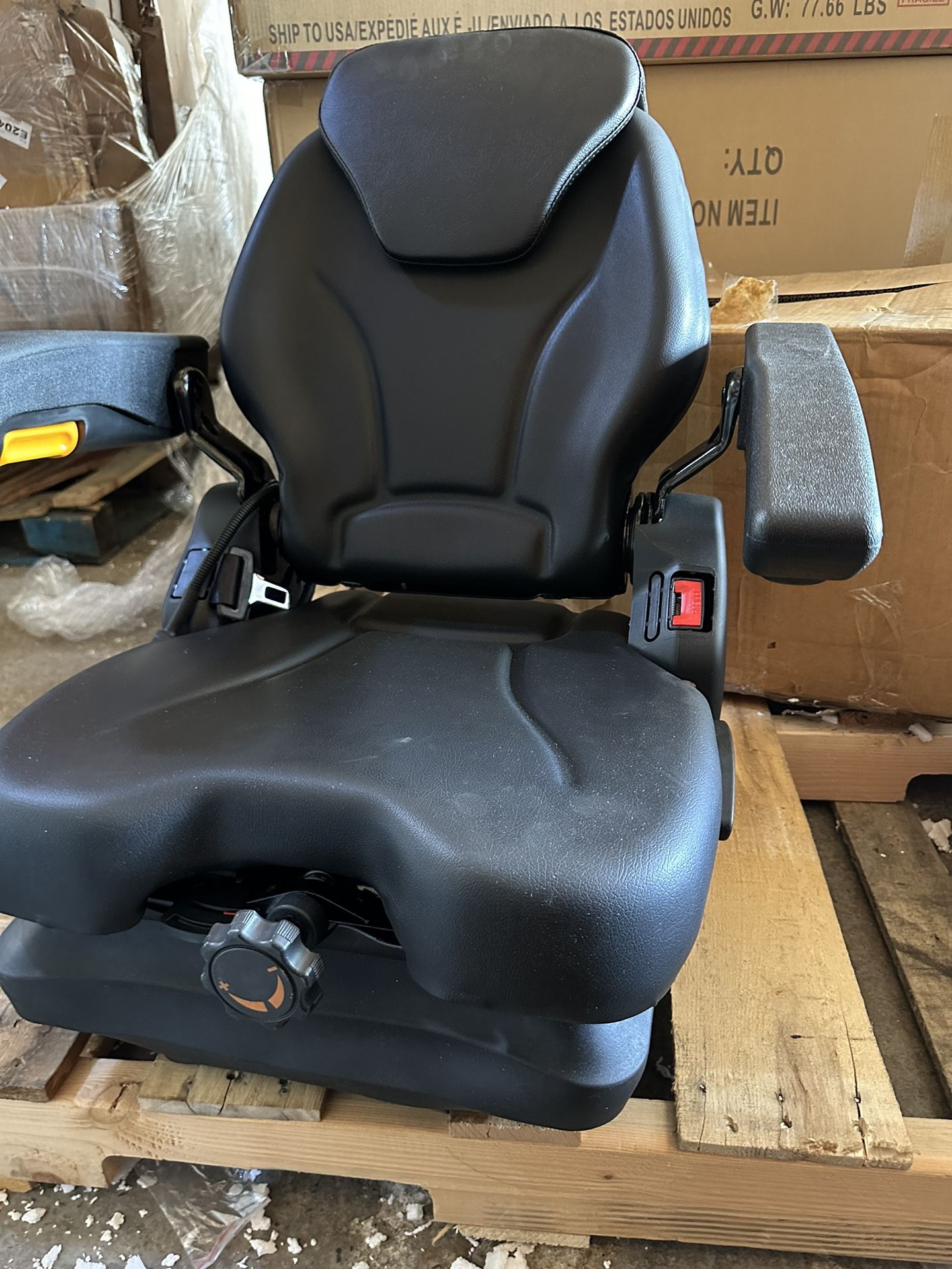 Universal Tractor Suspension Seat with Adjustable Angle Back,Armrest And Safety Belt,for Linde Forklift Tractor,Excavator Skid Loader Backhoe Dozer Te