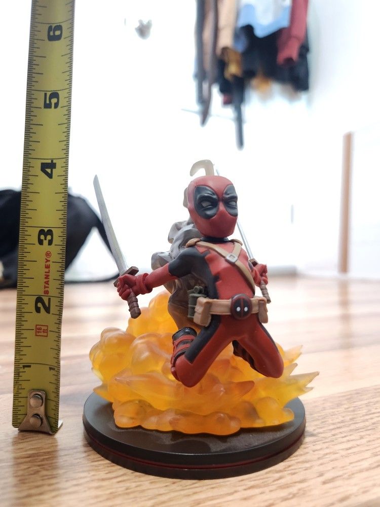 Deadpool Figure (Loot Box Exclusive)