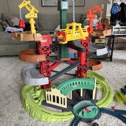 Thomas & Friends Multi-level Toy Track Set. Trains And Crains