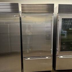 SUB ZERO 36”WIDE BUILT IN STAINLESS STEEL BOTTOM FREEZER 