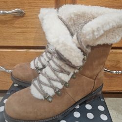 Ugg Women Boots Size 7