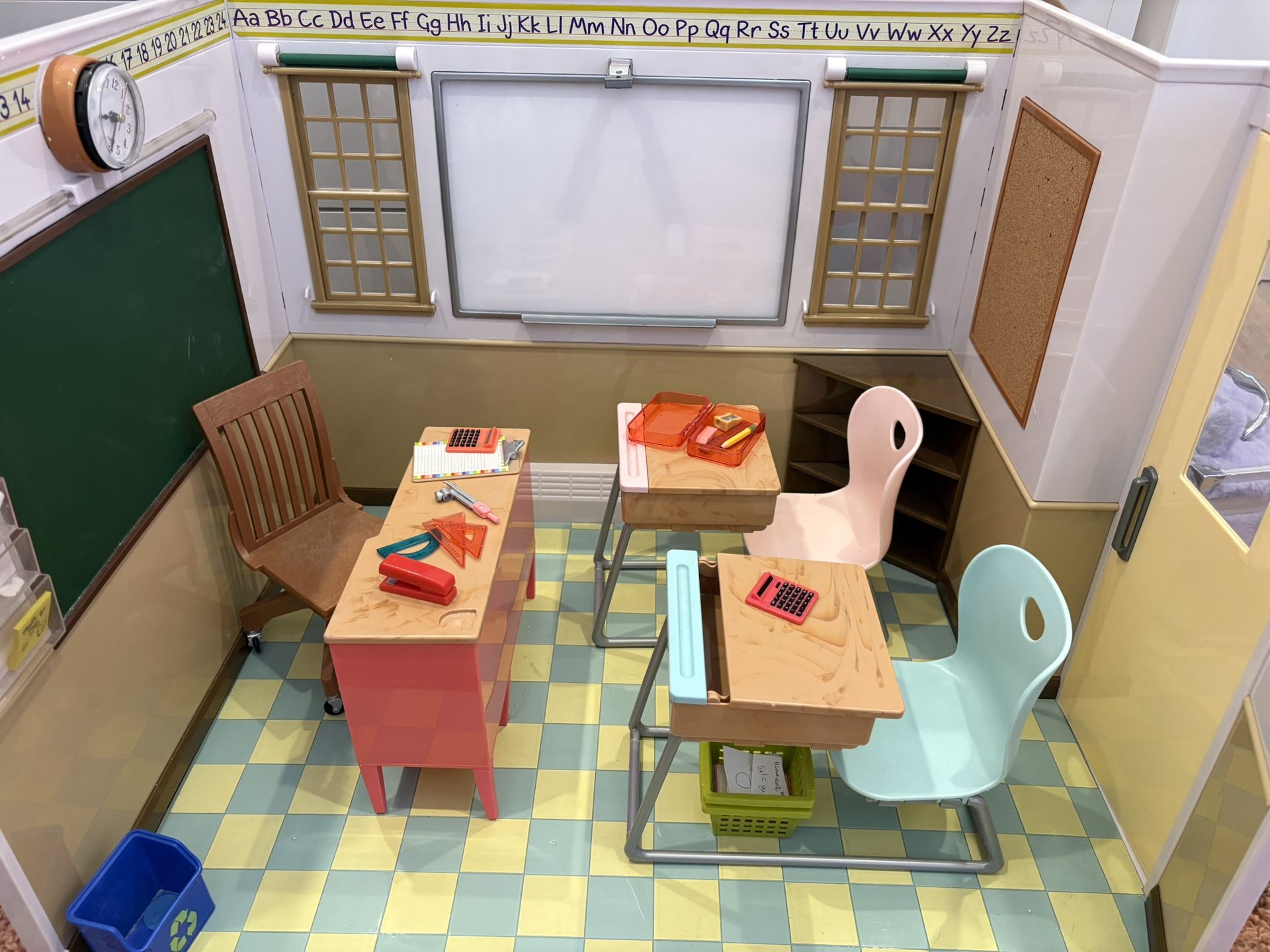 Play Classroom For Dolls 
