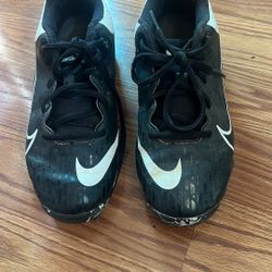 Nike Softball Cleats Size 4Y=6 womems