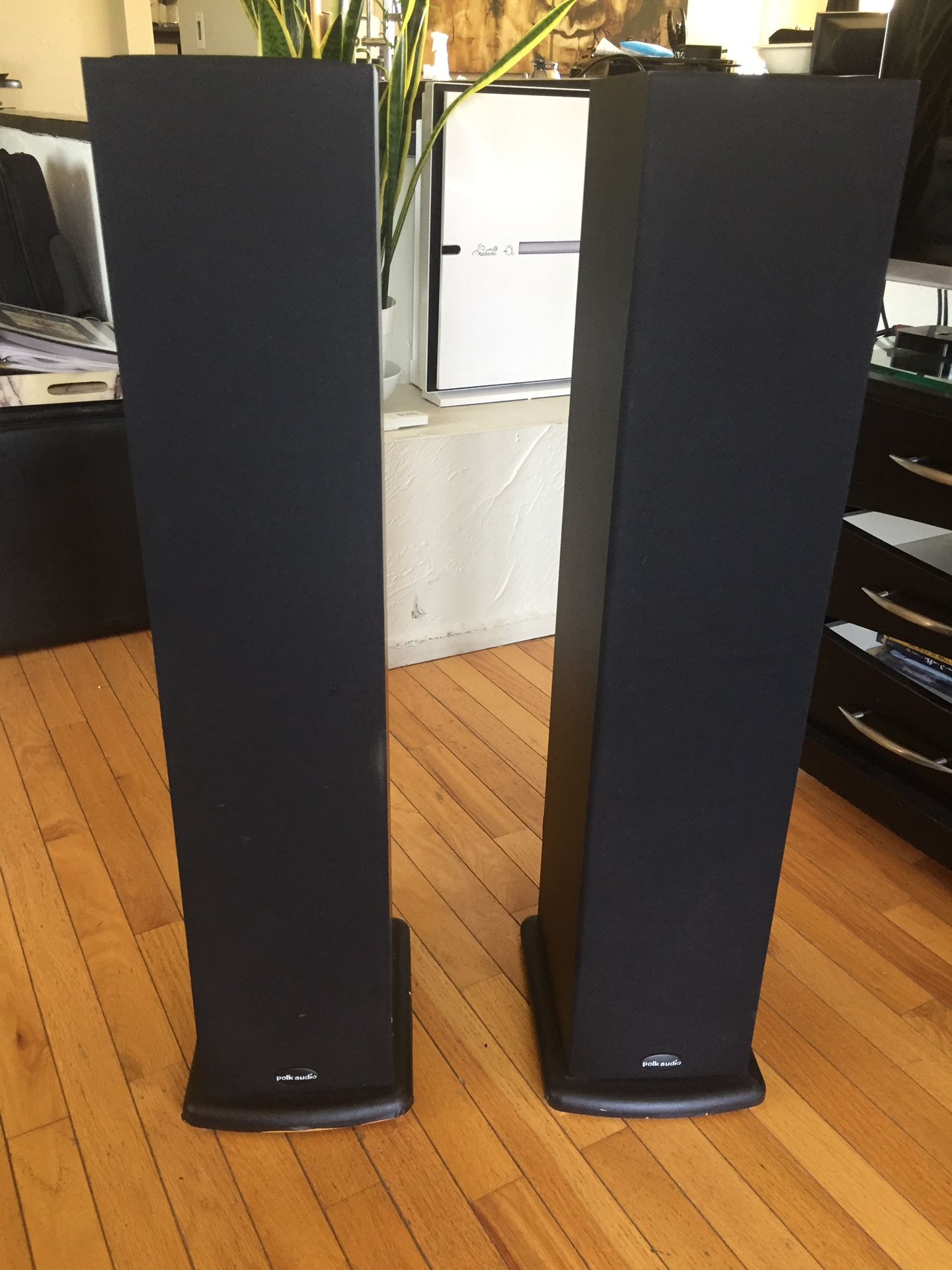 Pair of Polk Audio Floor Standing Theater Surround Sound Speakers (R40)