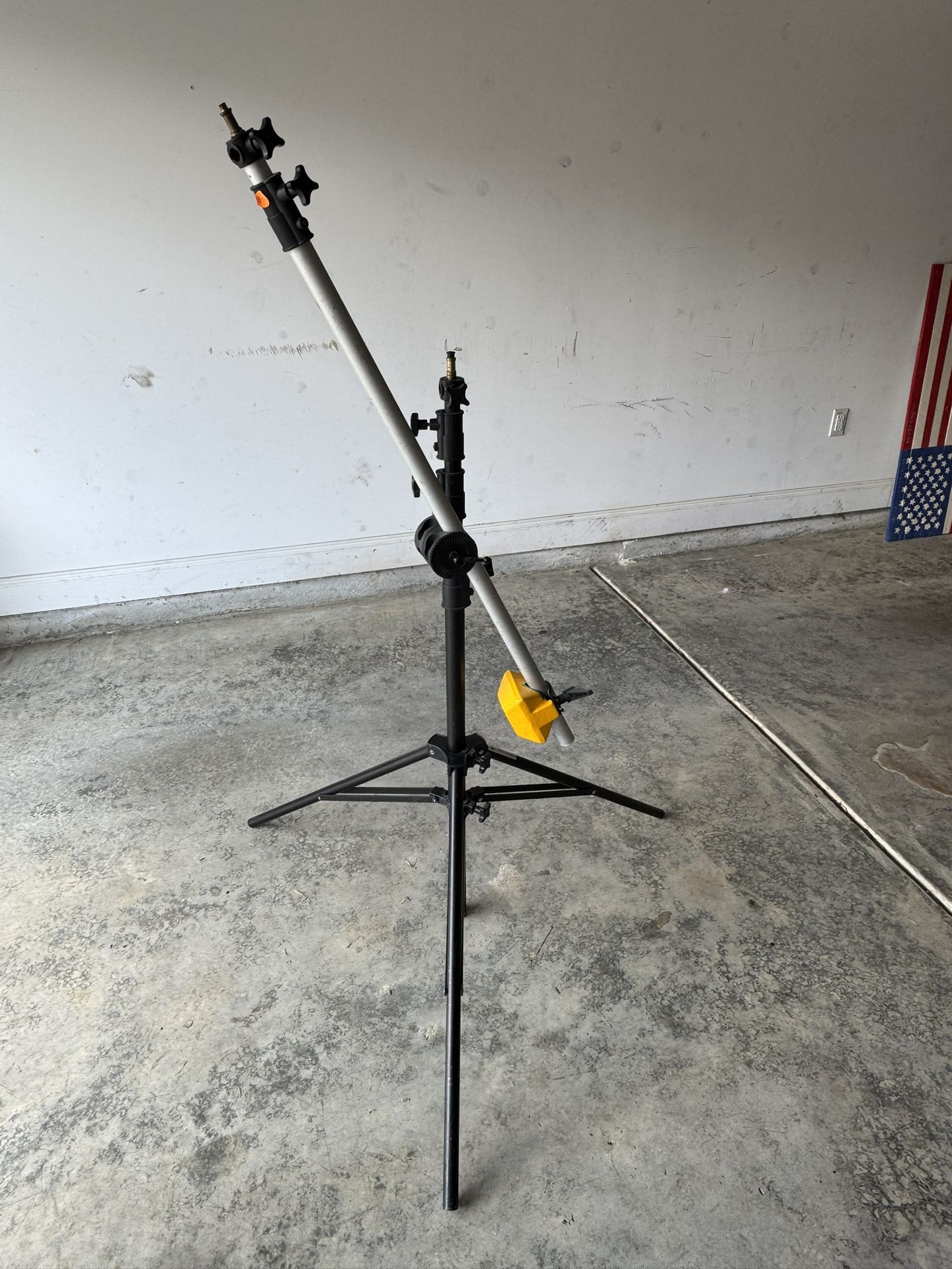 Lightgear L-3900G Light Stand w/ counterweight