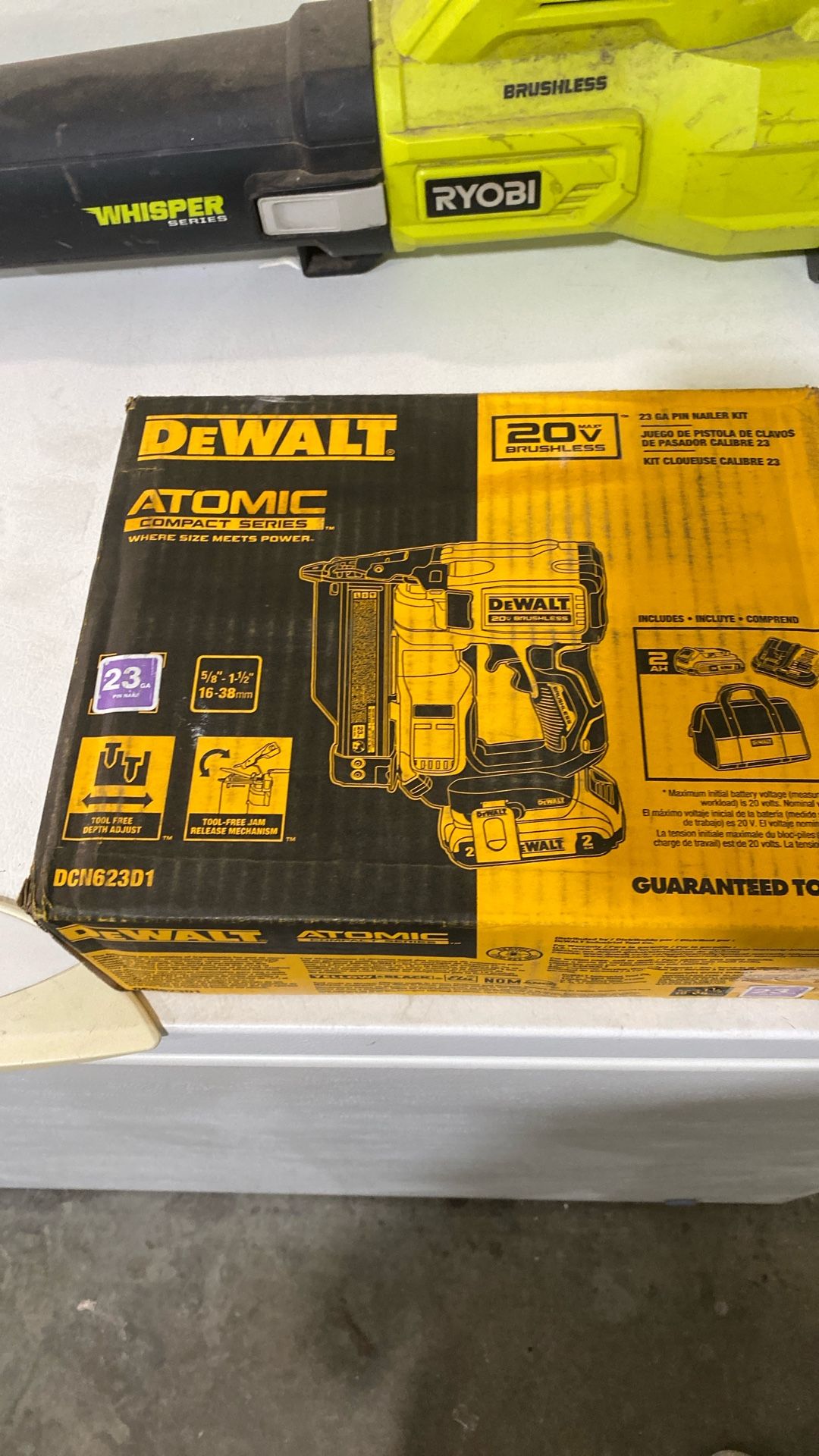 Dewalt 20v 23GA Pin Nailer Kit