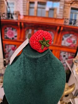 Nwt Betsey Johnson strawberry chunky ring 7.5