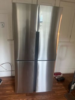 Like new Haier counter depth refrigerator