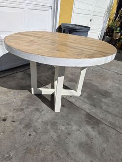 Round wooden dinning table $85