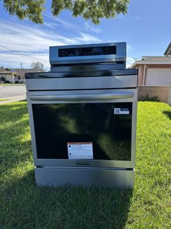 Electric stove : Frigidaire brand ,induction range 30 inches