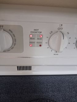 White Glasstop stove Only 3 Burners Working and Oven Works