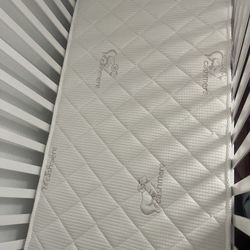 New Crib With mattess -like New 