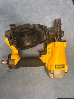 DEWALT Pneumatic 15-Degree Coil Corded Siding Nailer