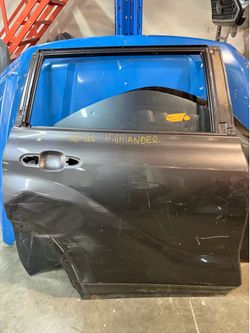 2020 -2025 toyita hoghlander left  rear  door