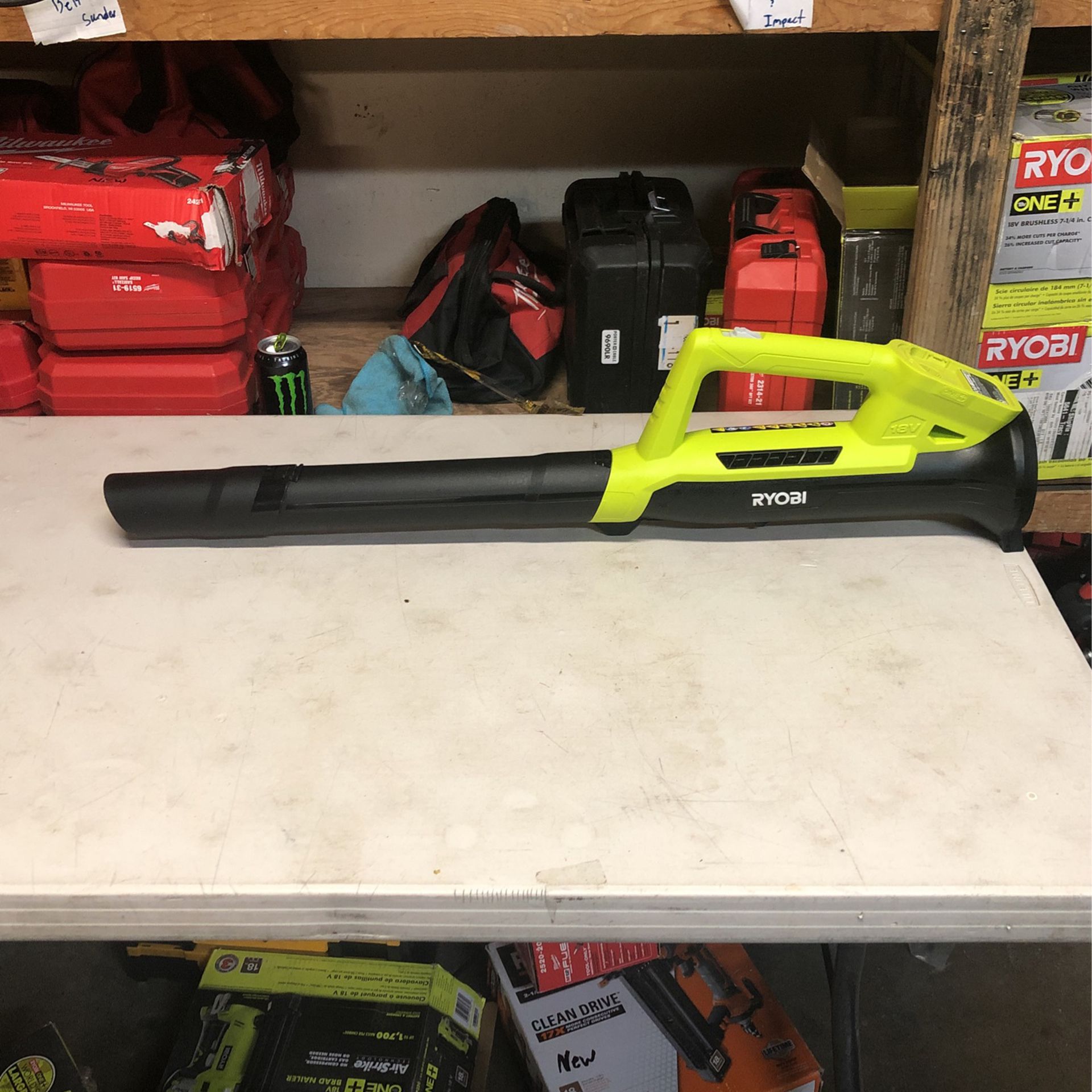 (like new) RYOBI ONE+ 90 MPH 200 CFM 18-Volt Lithium-Ion Cordless Battery Leaf Blower/Sweeper (Tool Only)