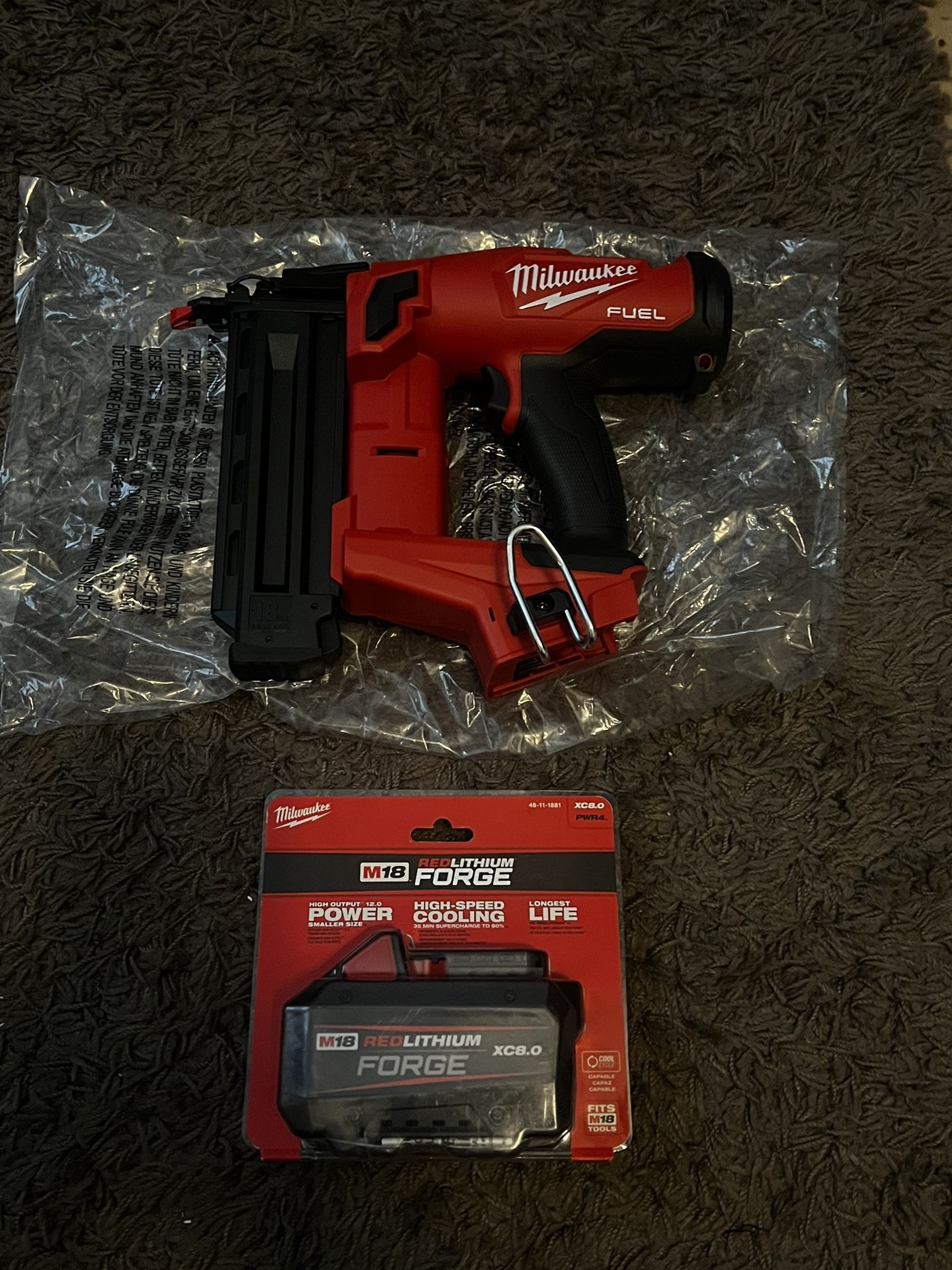 Milwaukee 18G Brad Nailer 8.0 Forge Battery