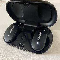 New Bose Quiet Comfort Noise Cancelling Wireless Headphones 