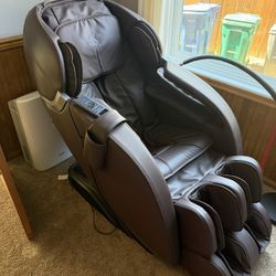 Insignia 2D Zero gravity Full Body Massage Chair