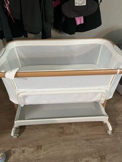 Baby Bassinet with Wheels and Storage Shelf