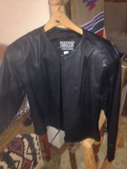 Size medium to razz the black leather jacked