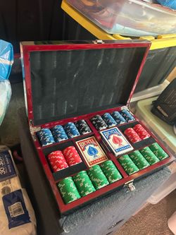 Vendo cada maletín de casino x $365.  O mejor oferta