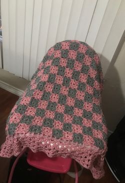 Cobija para bebé tejida a mano $40