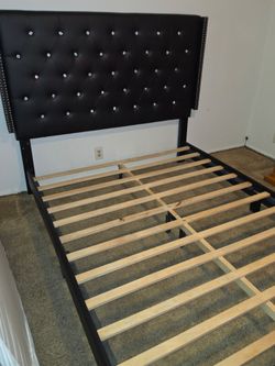 Queen bed frame w headboard
