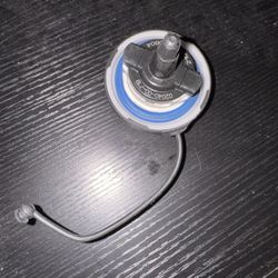 2 Tapones De Gasolina Uno Para BMW , El Otro Universal Tengo La Llave 