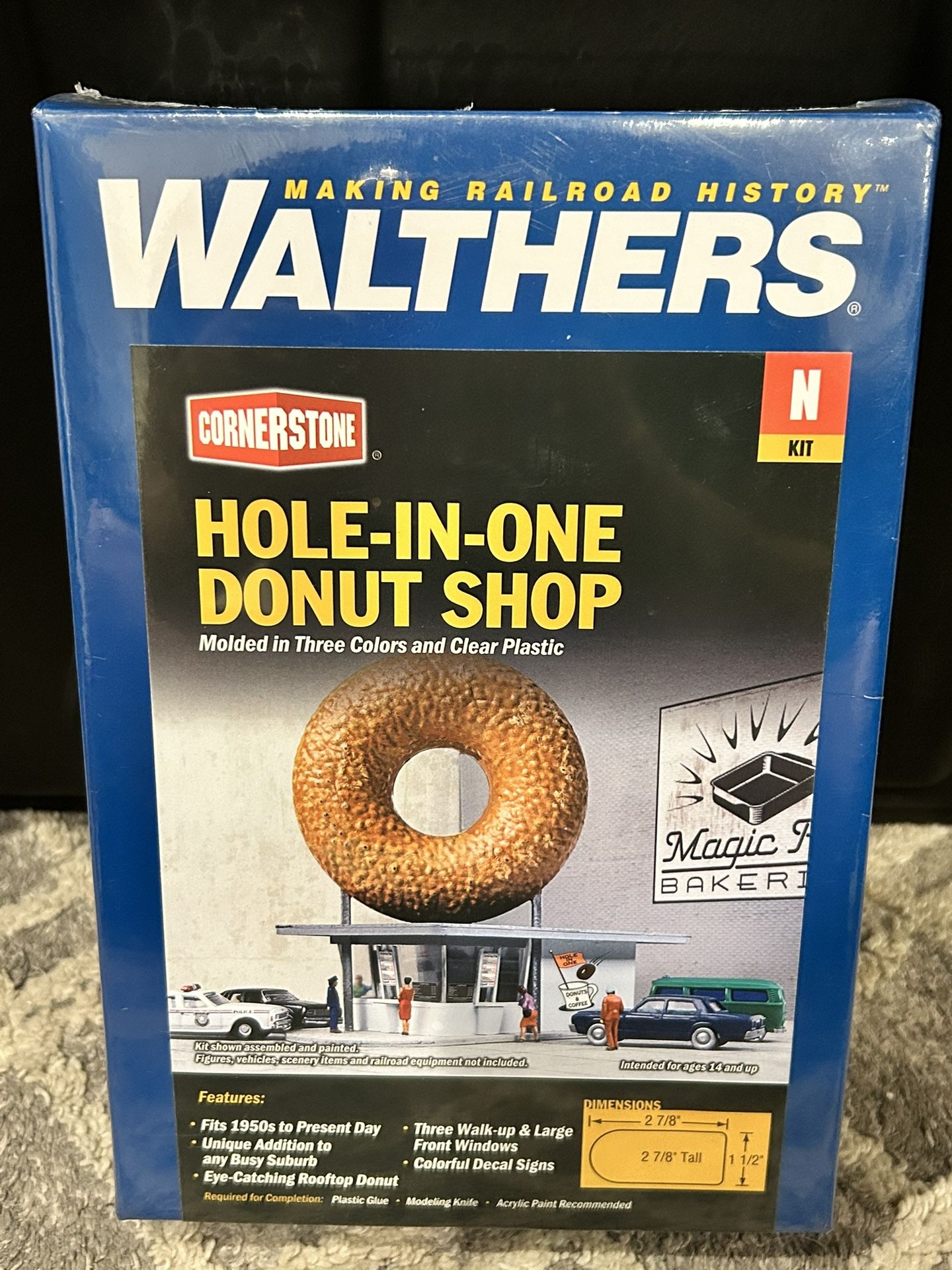 Walthers Hole-In-One Donut Shop Cornerstone Model Kit 2-7/8 Inch Tall