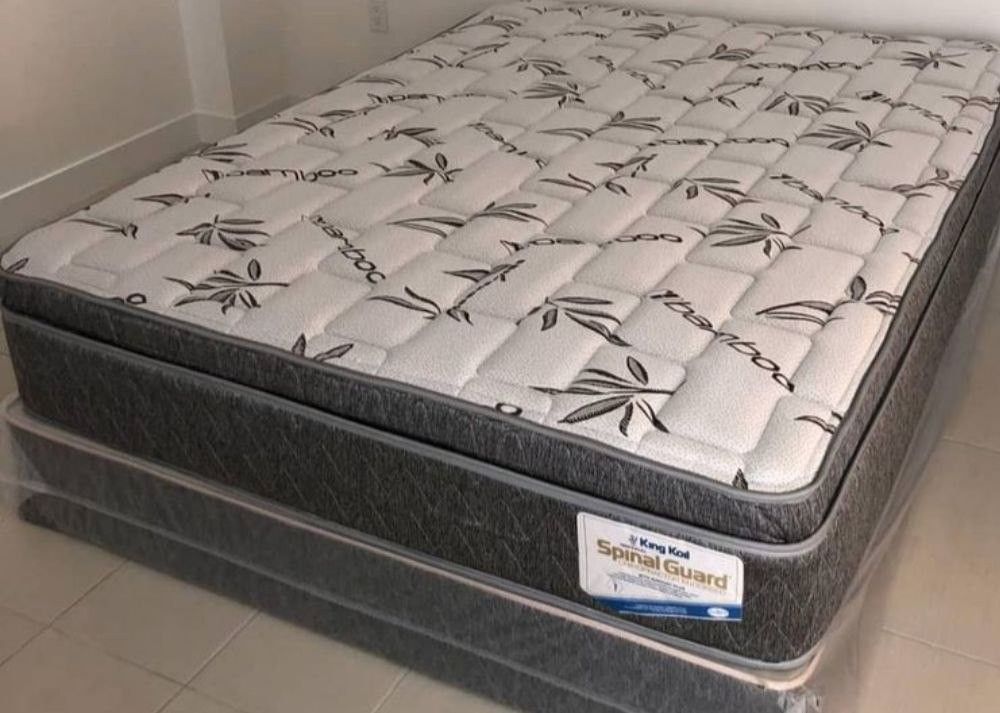 Mattress Queen size Firm Orthopedic + box spring Gift Totally new 🛏🌟🏠